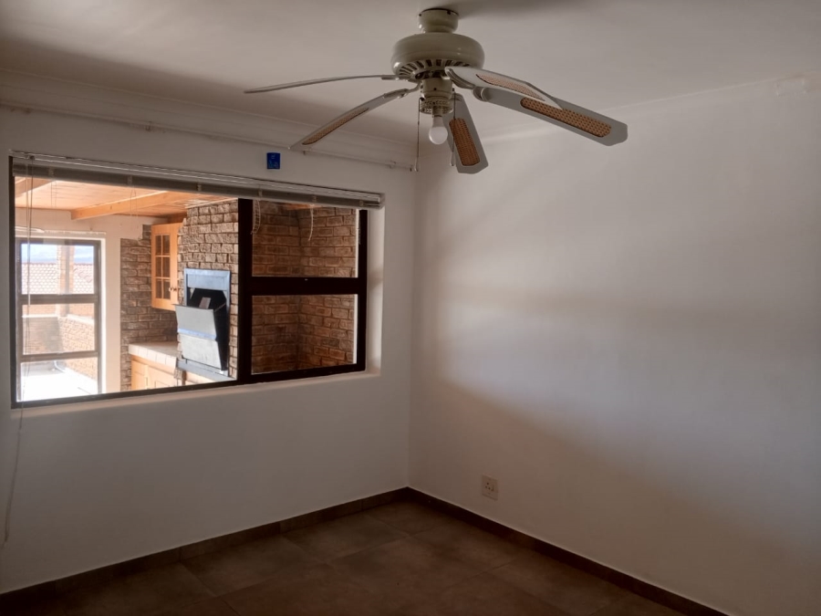 To Let 3 Bedroom Property for Rent in Mountainside Western Cape